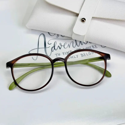 Gafas de lectura alemanas ultraligeras HD: peso pluma de 8 g, lentes de color real, protección contra luz azul UV400, montura flexible y cómoda